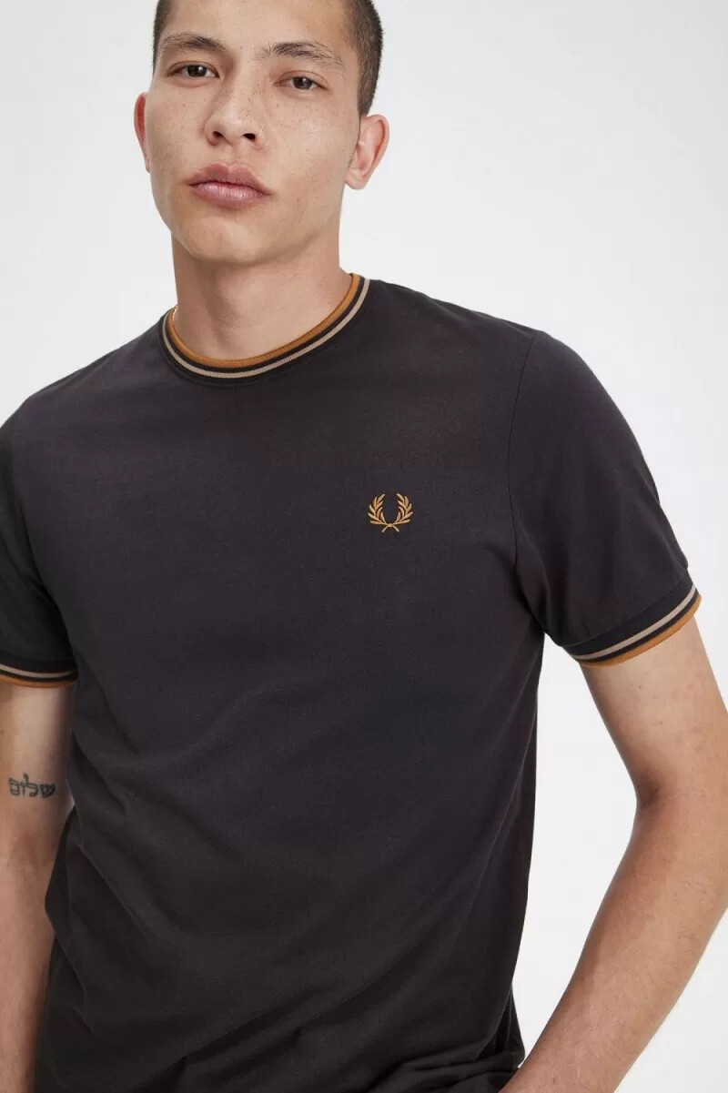 fred perry twin tipped herr t-shirt anchor grå grön mörk kaffe