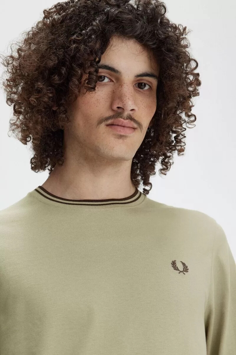 fred perry twin tipped herr t-shirt varm grå mörkröd