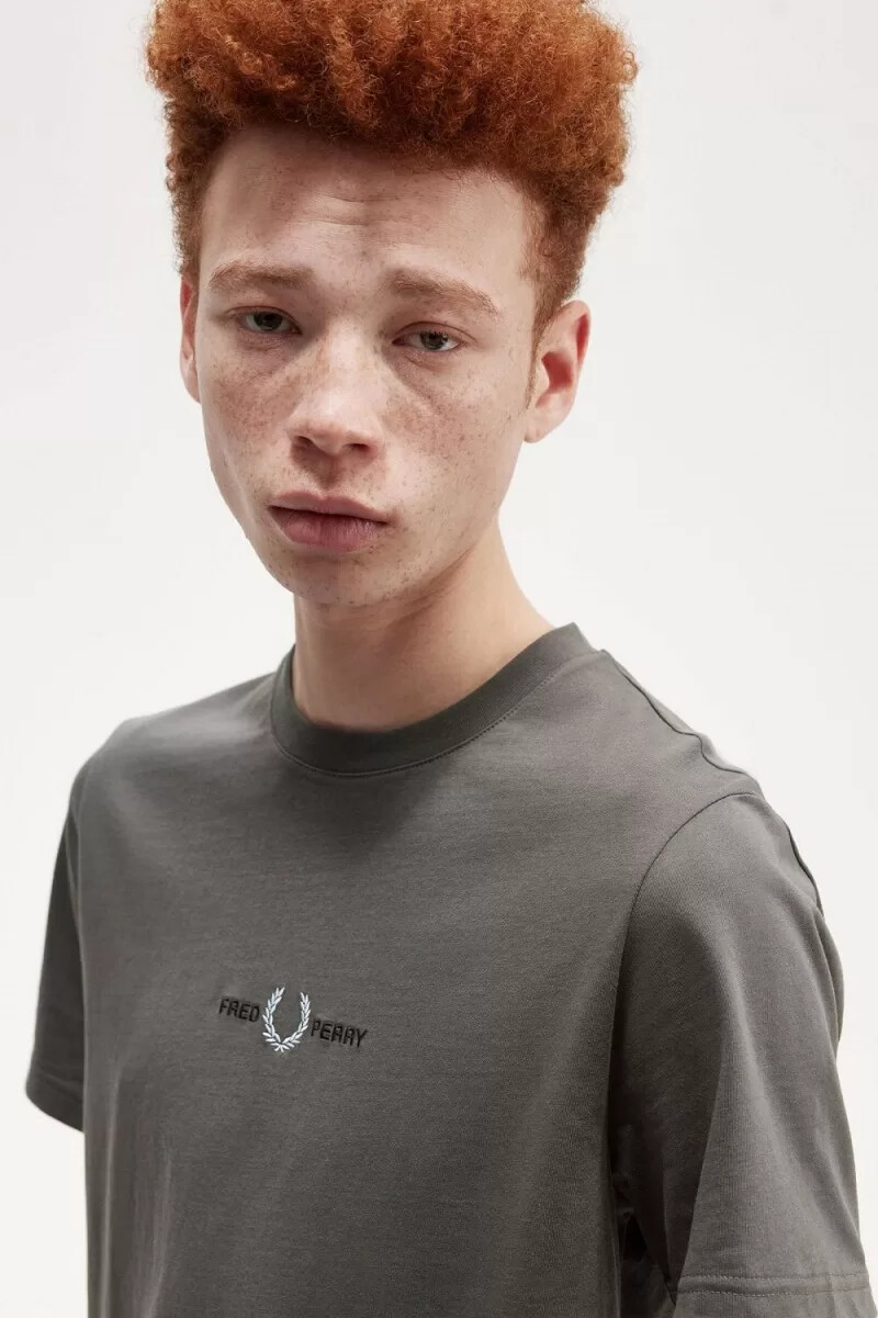 fred perry broderad herr t-shirt field green
