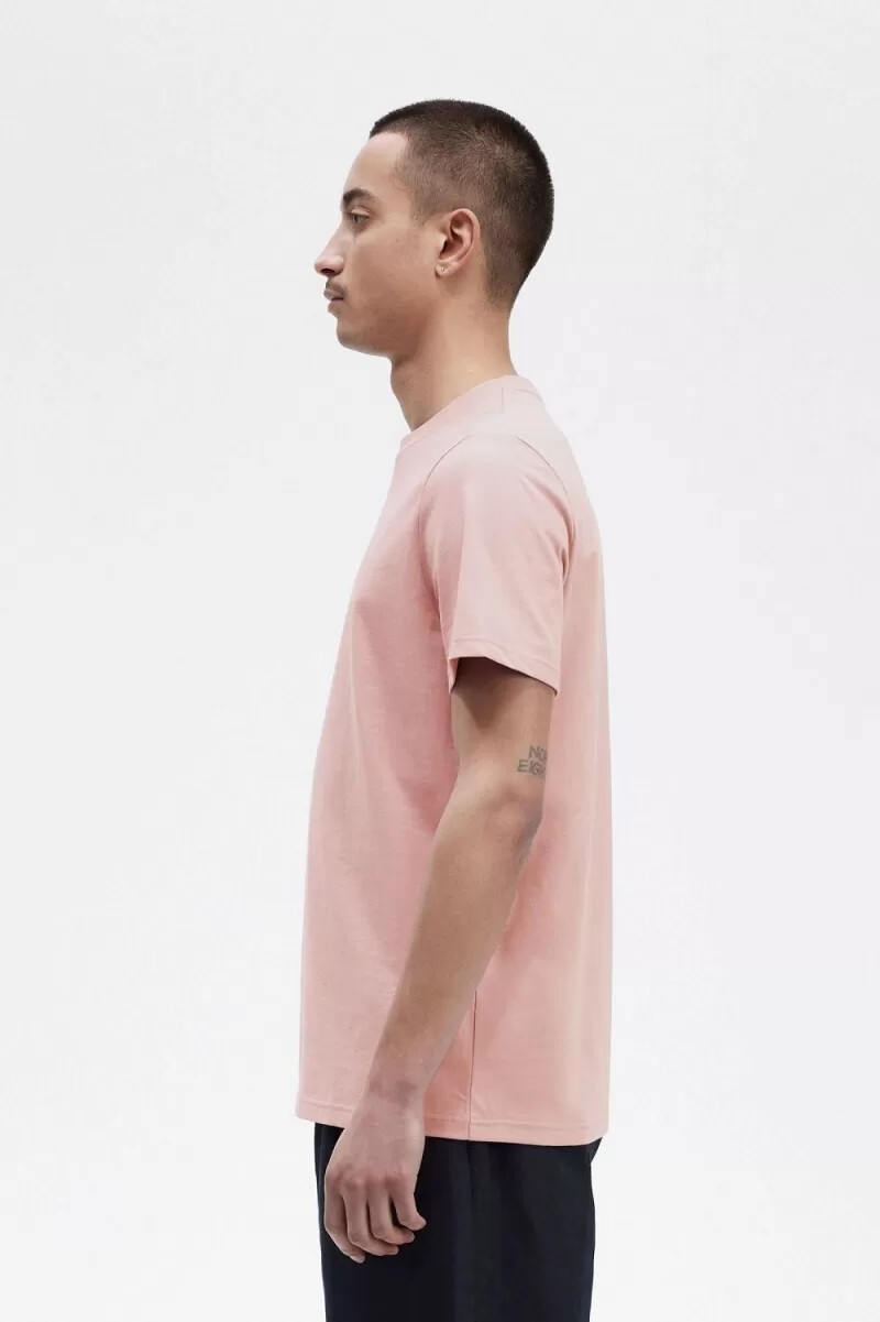 fred perry broderad herr-t-shirt dusty rose rosa