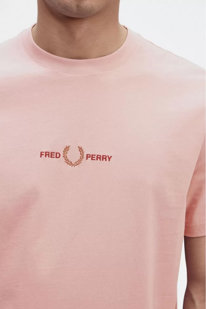 fred perry broderad herr-t-shirt dusty rose rosa