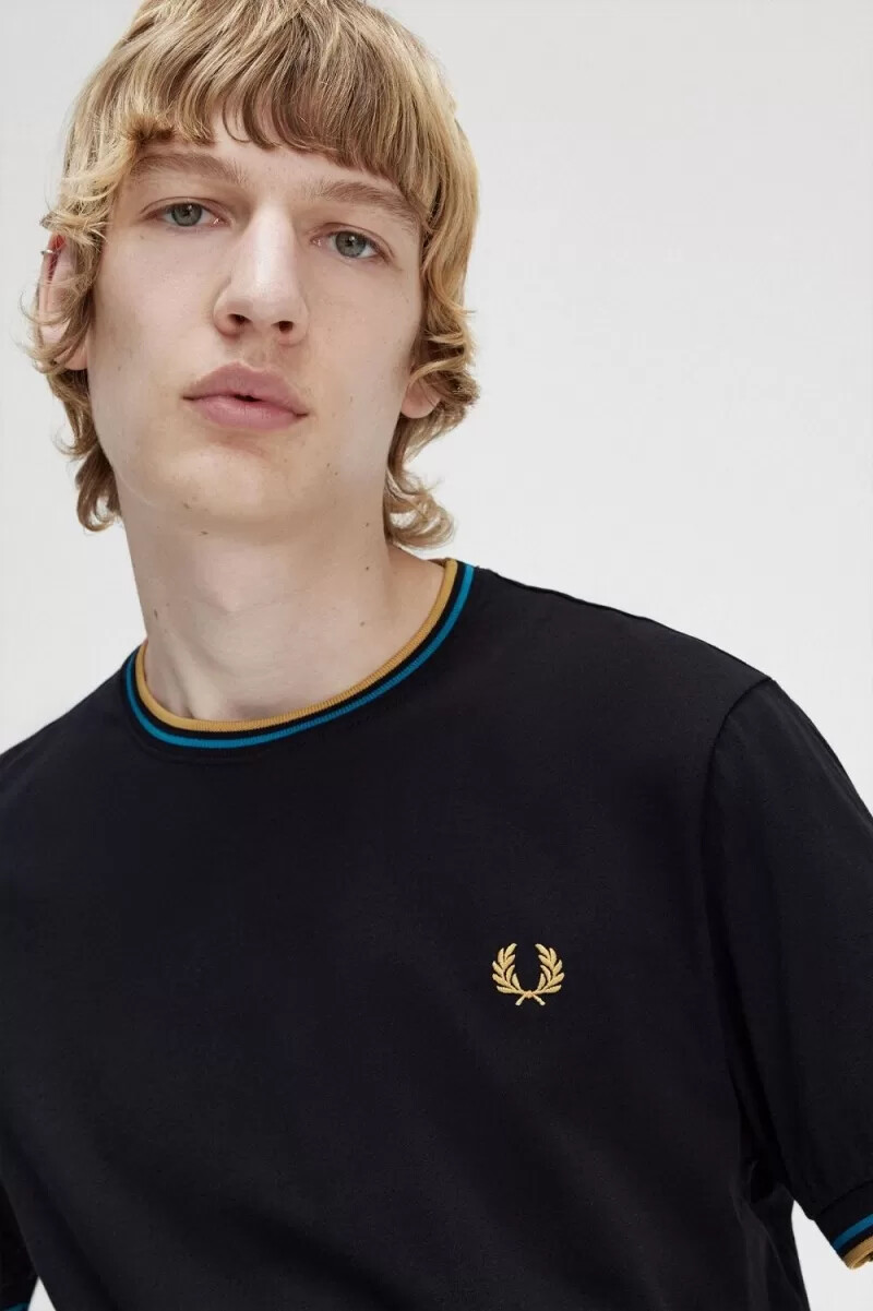 fred perry twin tipped herr t-shirt svart cyberblå ljusrost