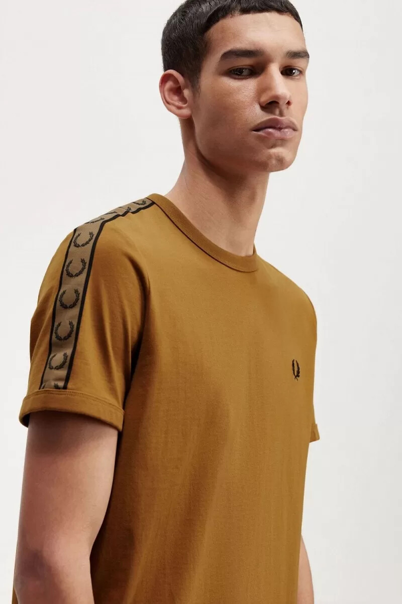 fred perry contrast tape ringer herr t-shirt mörk kaffe brun