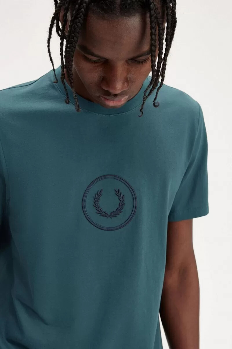 fred perry circle branding herr t-shirt petrolblå
