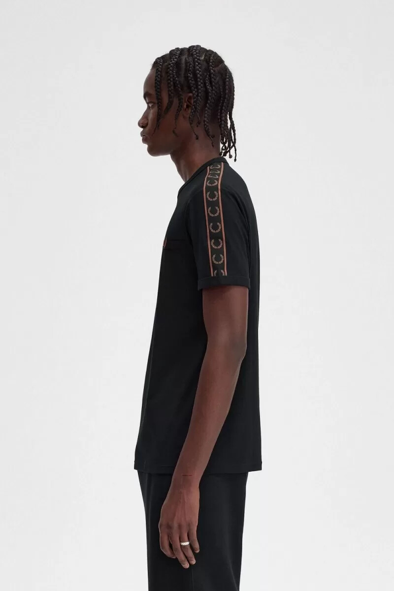 fred perry contrast tape ringer herr t-shirt svart whiskybrun