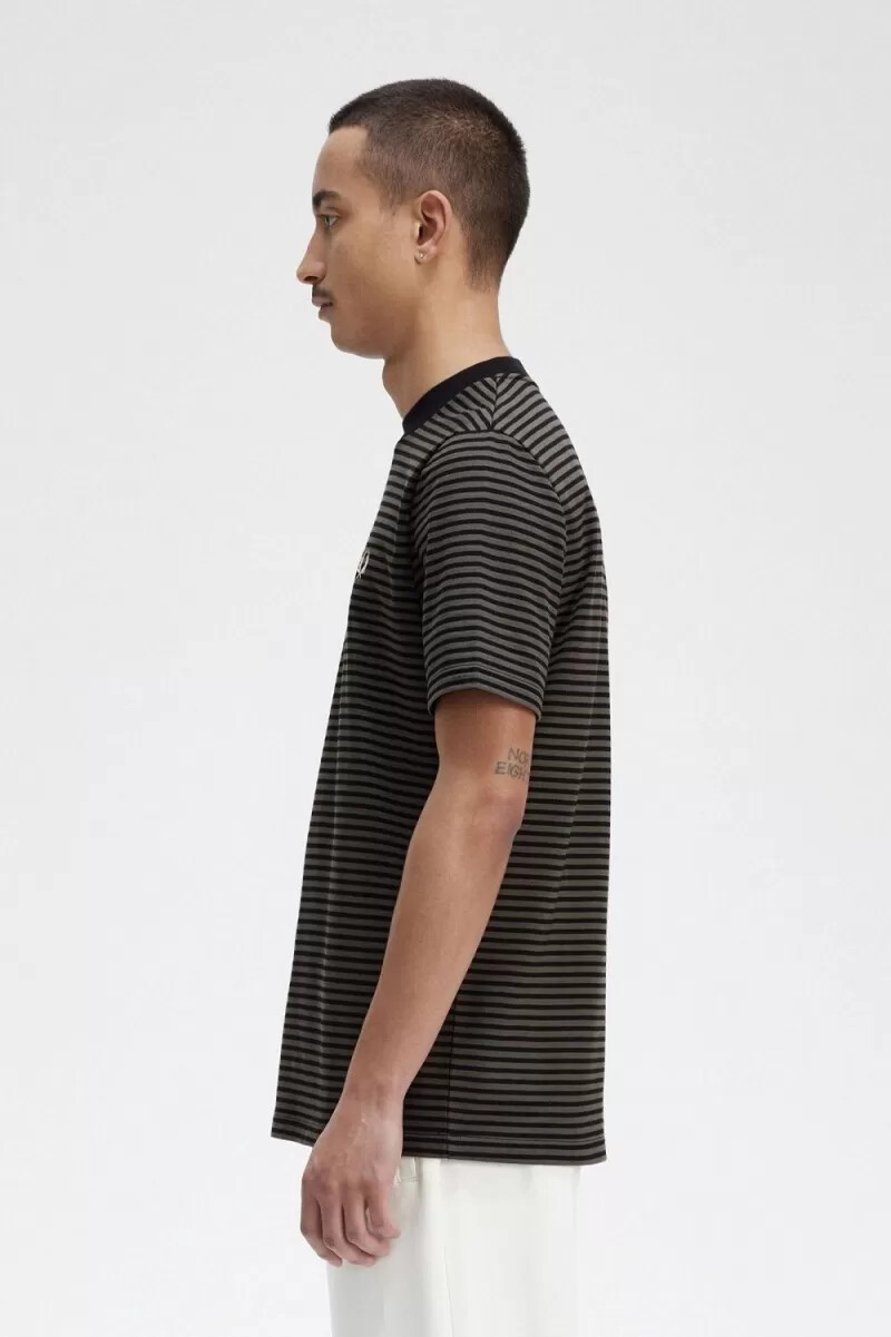 fred perry fine stripe heavyweight herr t-shirt svart field green