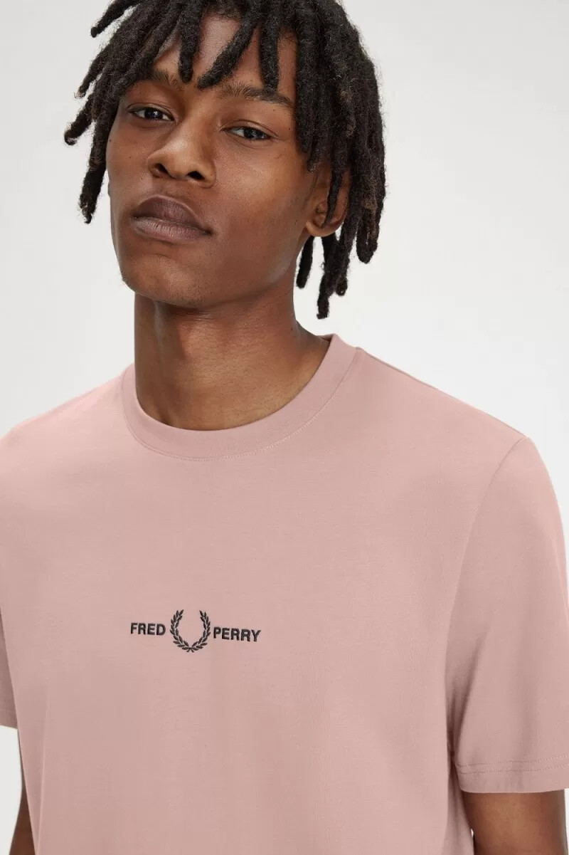 fred perry broderad herr-t-shirt mörkrosa