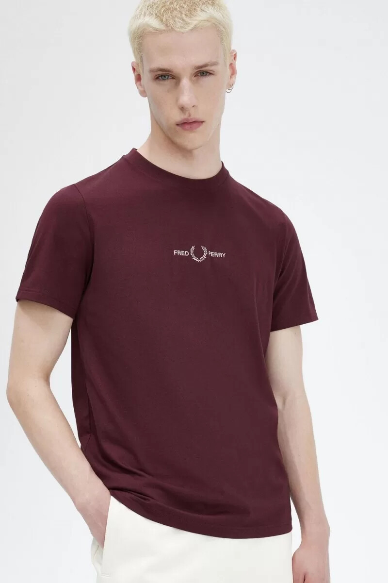 fred perry broderad herr-t-shirt oxblood