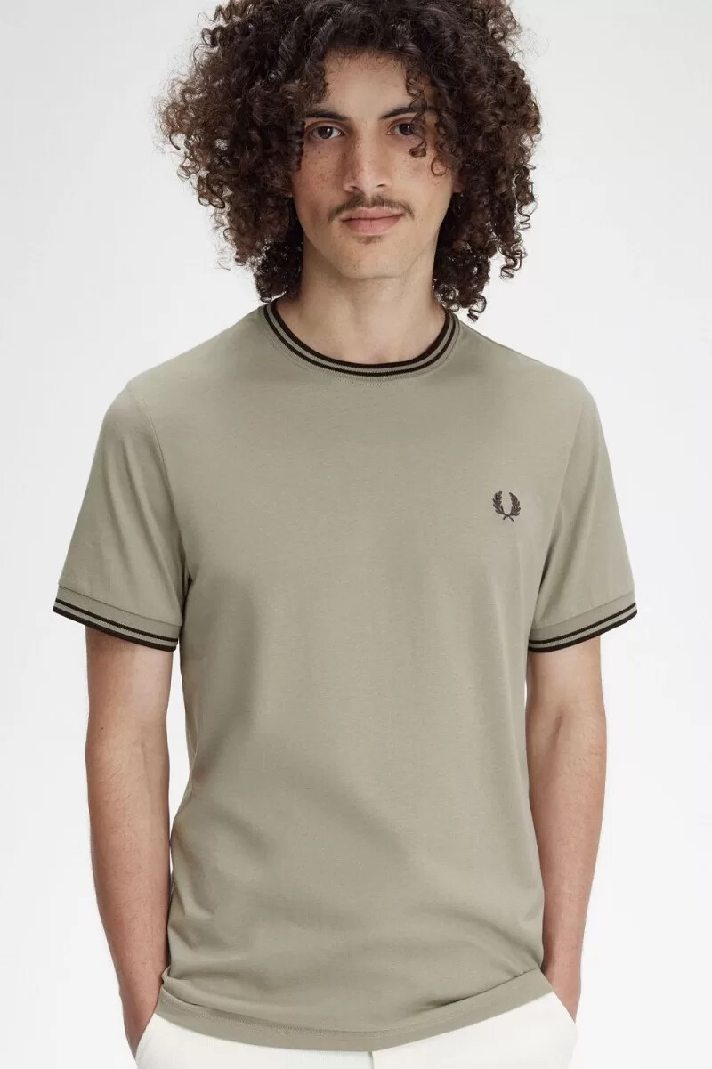 fred perry twin tipped herr t-shirt varm grå mörkröd