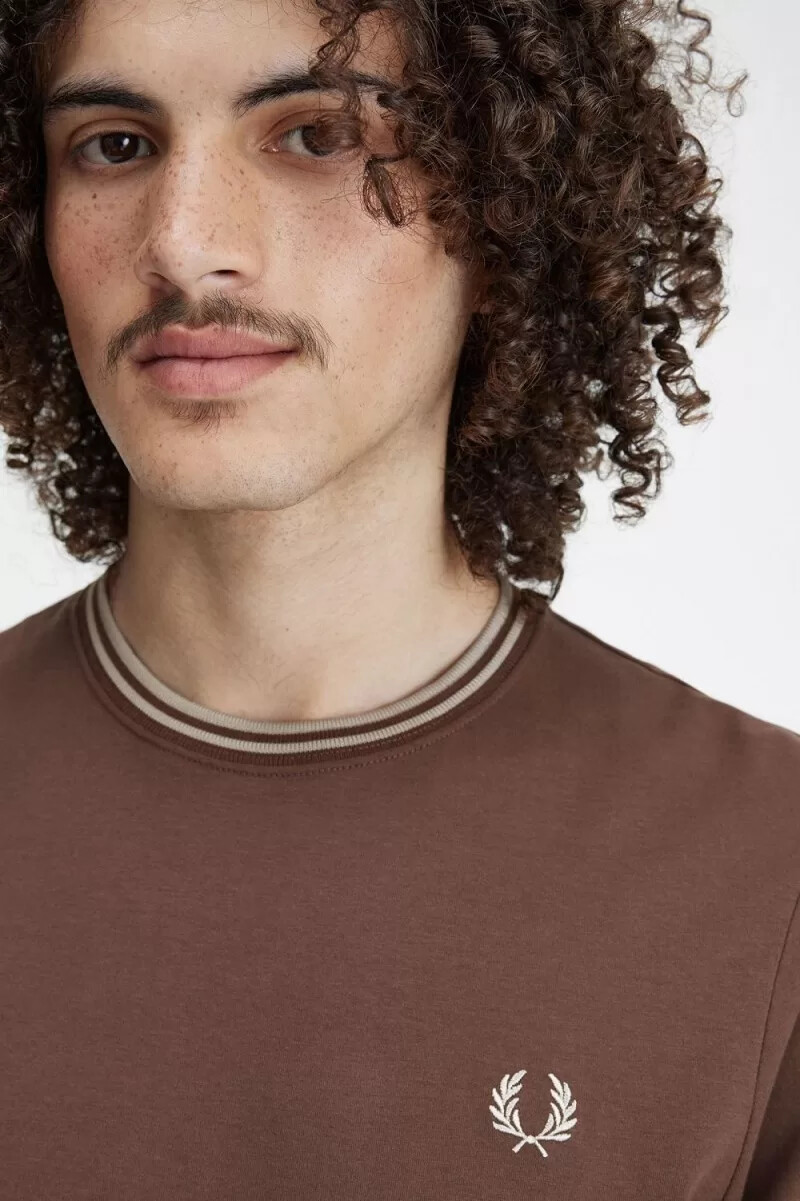 fred perry twin tipped herr t-shirt mörkröd varm grå