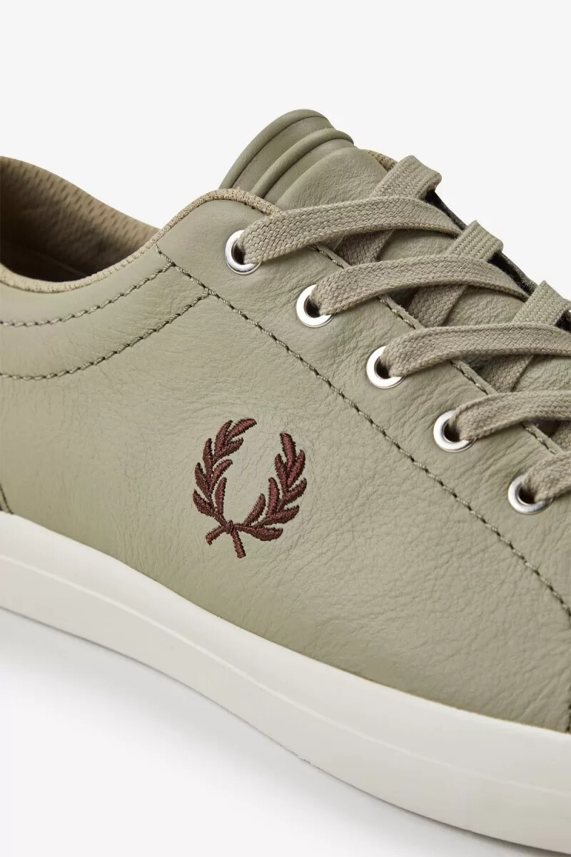 fred perry baseline herr tennisskor varmgrå mörkröd