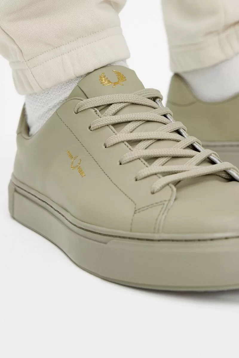 fred perry b71 herr tennisskor varm grå guld