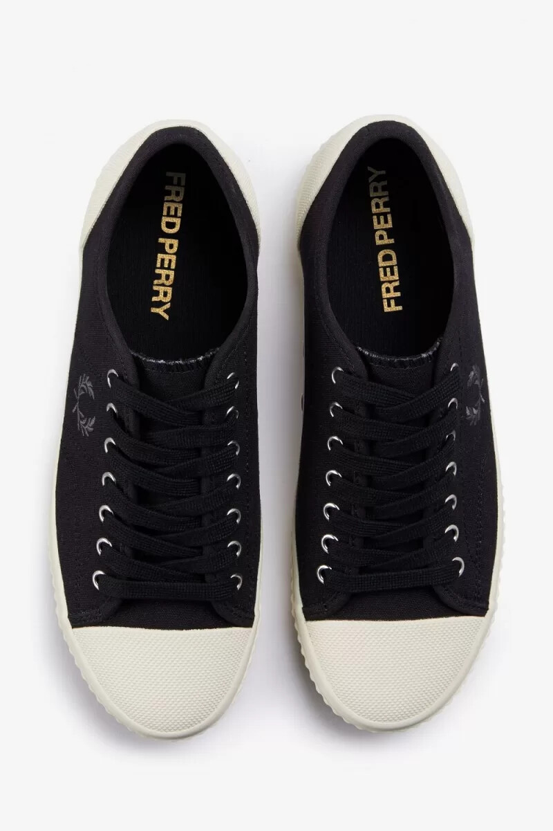fred perry low hughes herr plimsolls svarta gunmetal