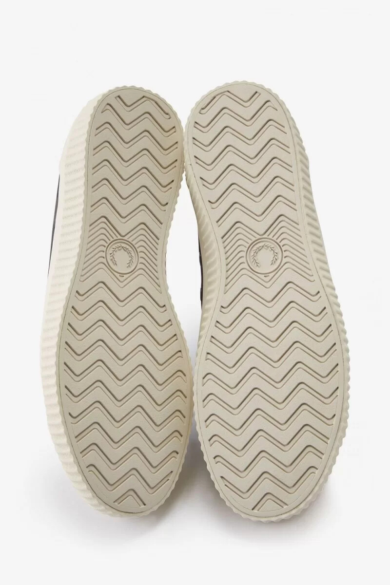 fred perry low hughes herr plimsolls gunmetal beige