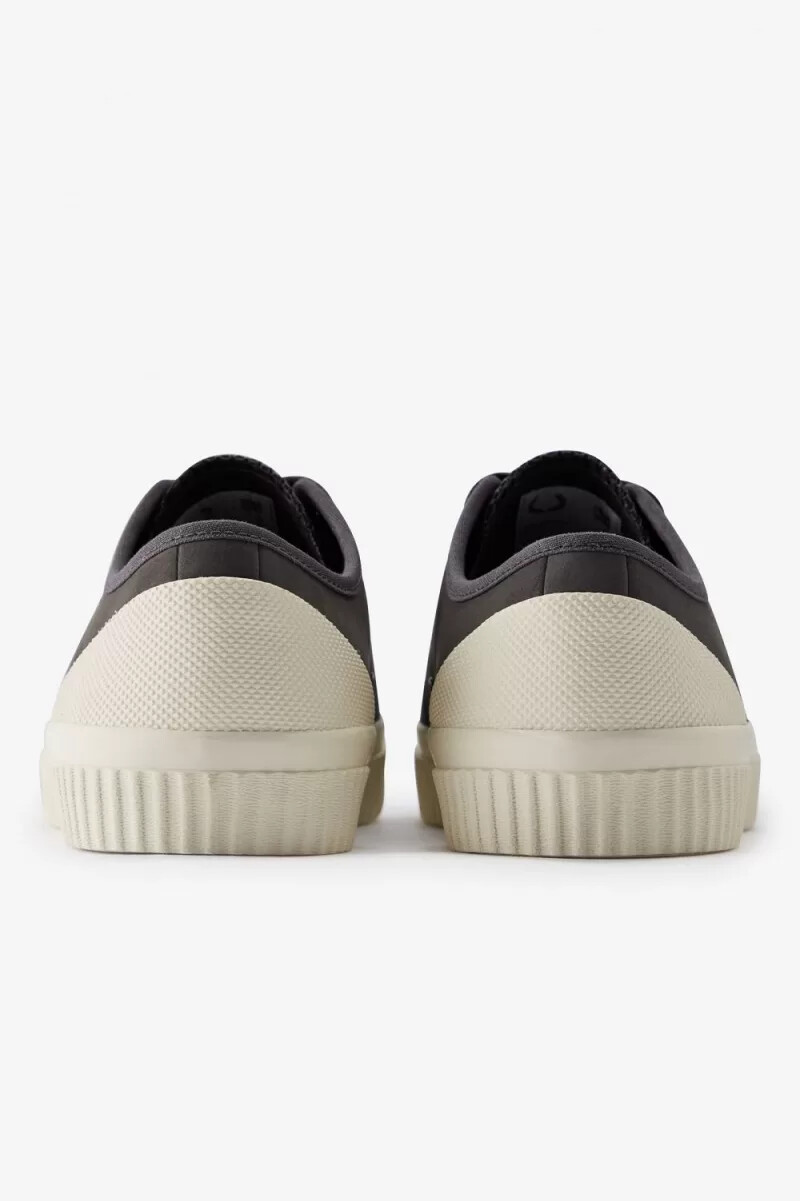 fred perry low hughes herr plimsolls gunmetal beige
