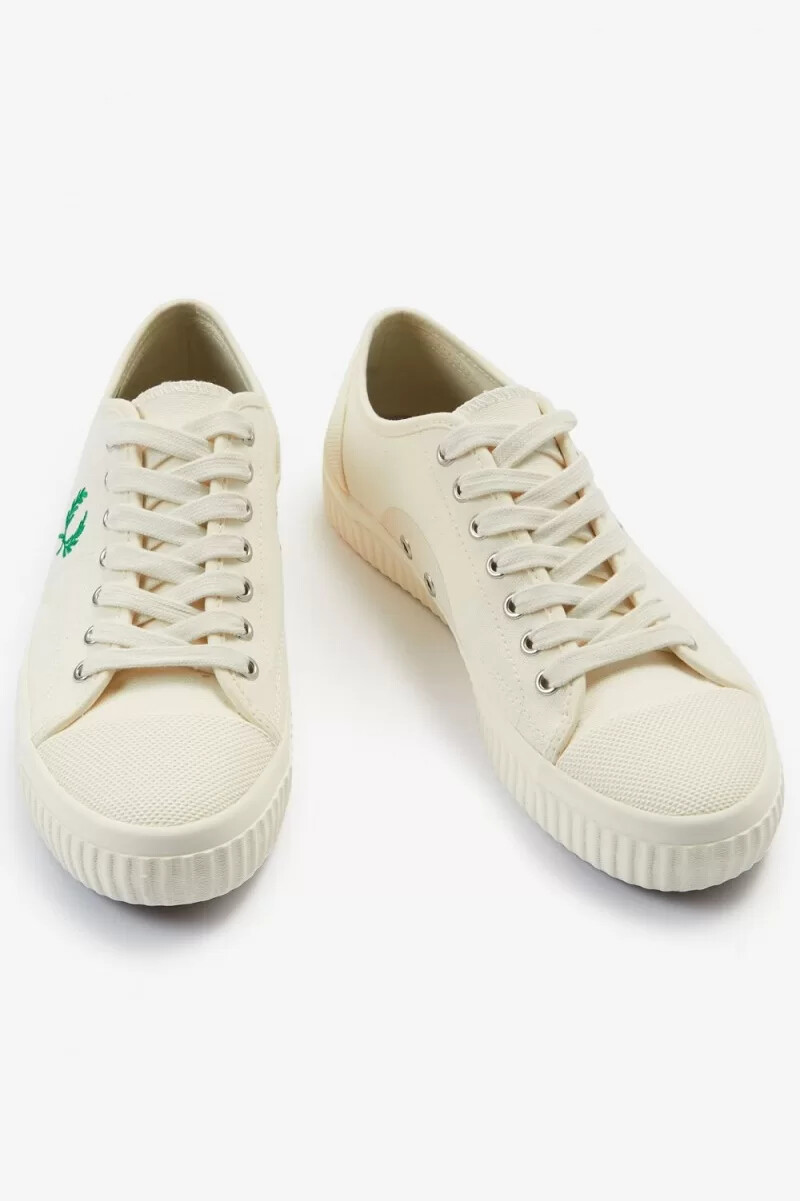 fred perry low hughes herr plimsolls ljusbeige