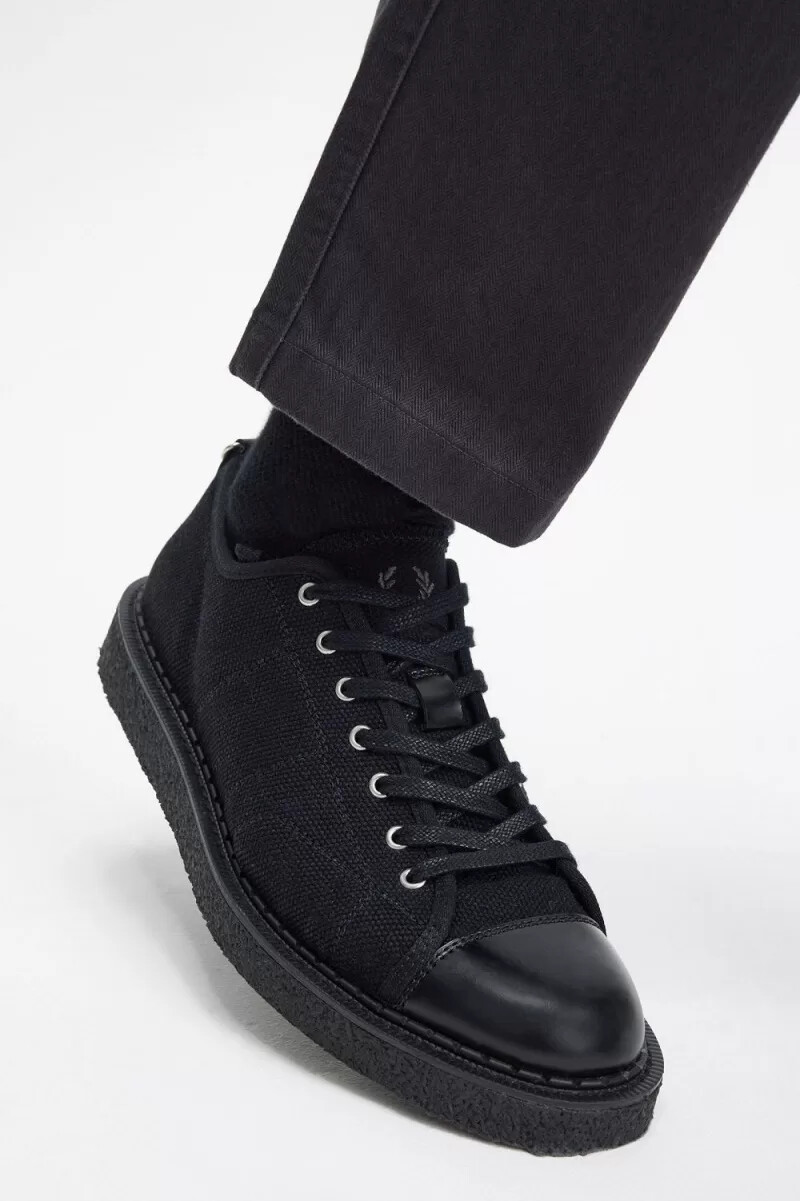 fred perry canvas monkey herr plimsolls svarta