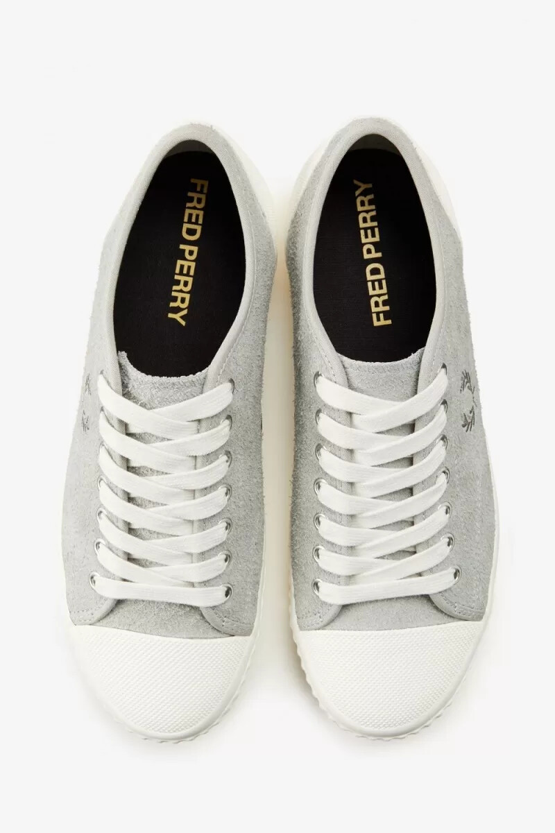 fred perry hughes low herr plimsolls grå