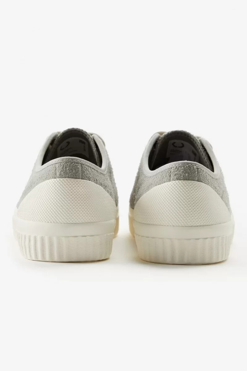 fred perry hughes low herr plimsolls grå