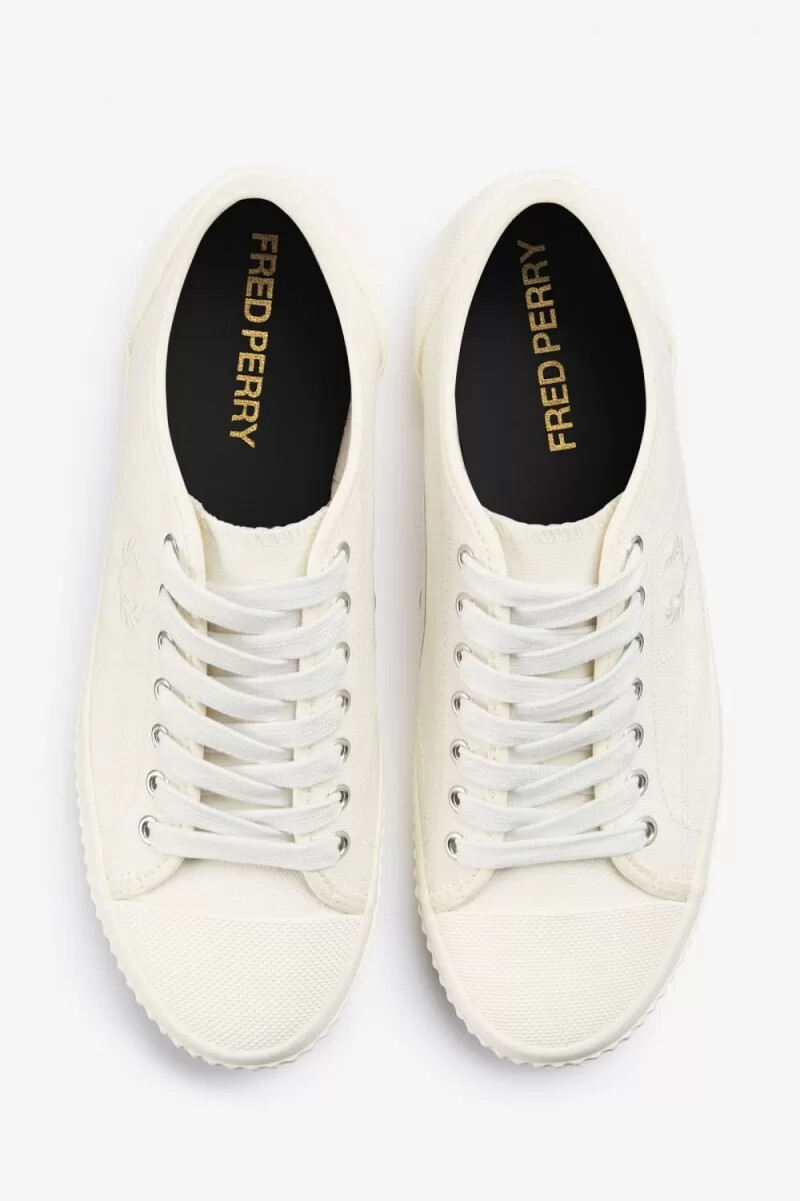 fred perry low hughes herr plimsolls elfenben ljusbeige